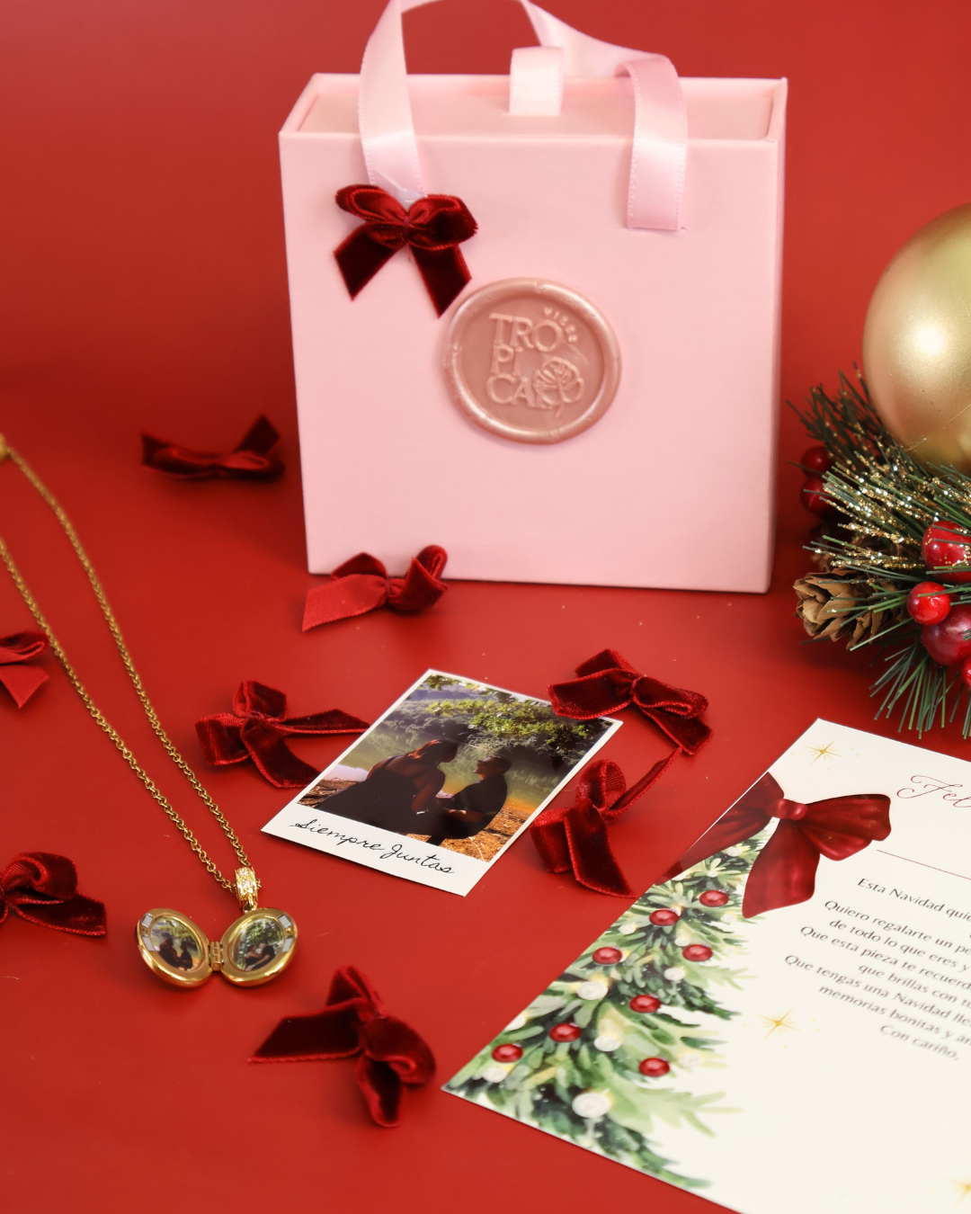 Bundle Oval Photo Locket