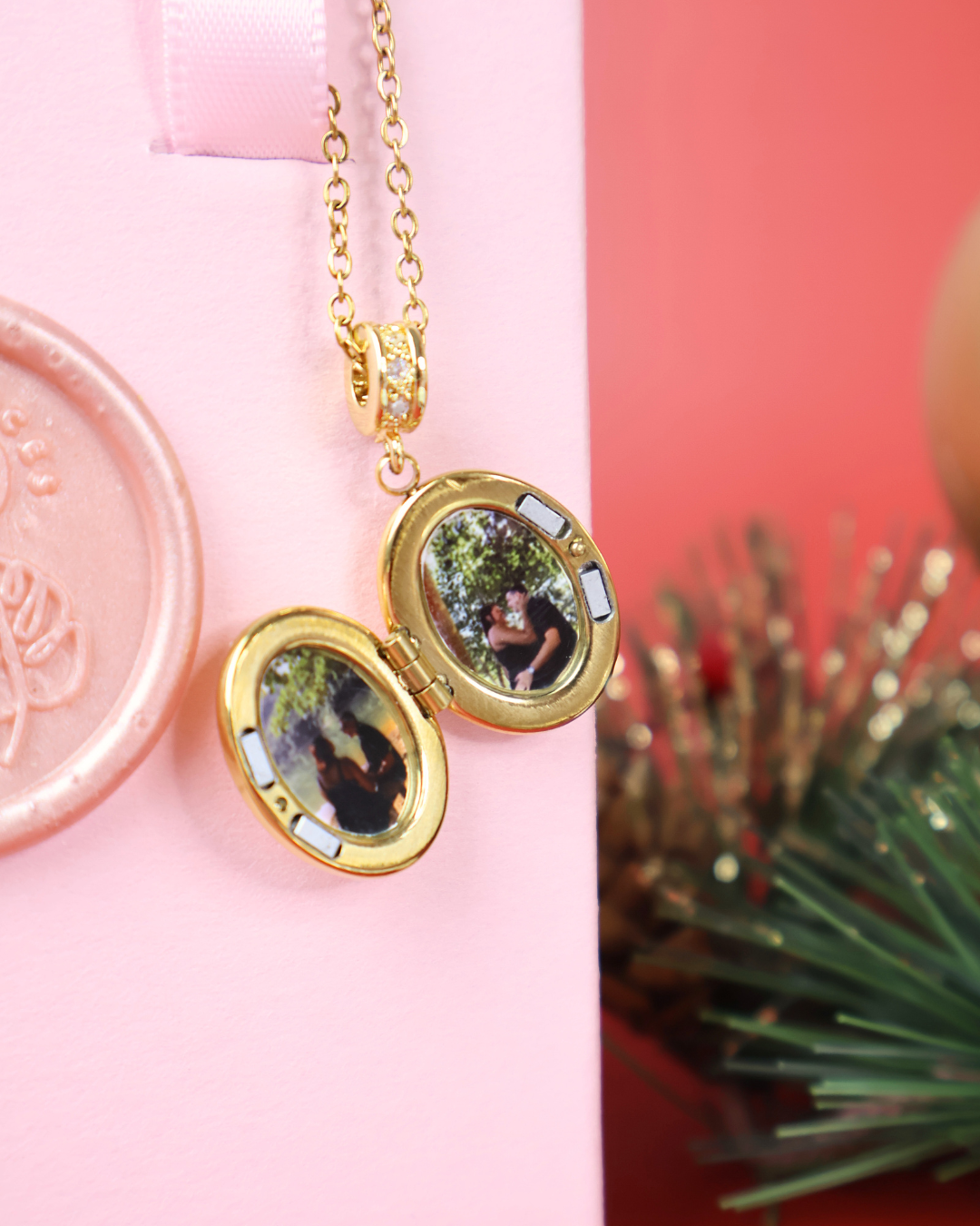 Bundle Oval Photo Locket